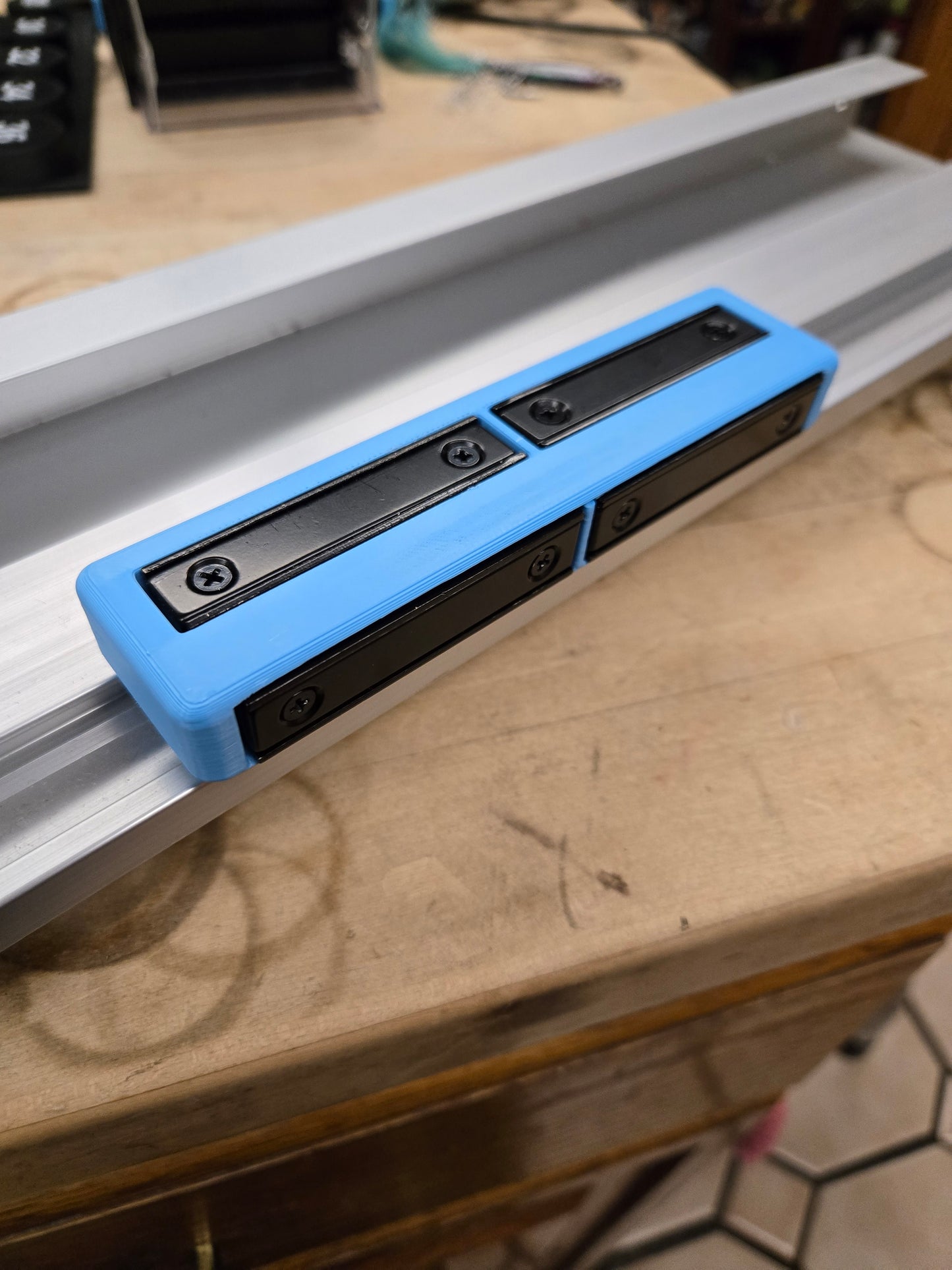 Rolling Magnet Bar
